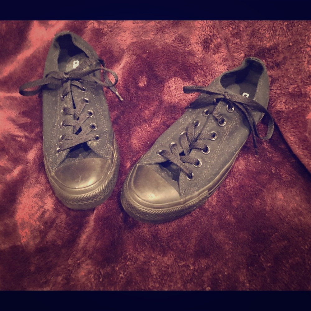 Black women’s converse size 8.5